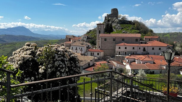 A historic town with stone buildings, a prominent tower, and a castle on a hill. - Rocchesi Apartments - Studio apartment with portion of terrace, ideal for couples (Rocca San Felice)