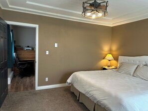 2 habitaciones, escritorio, tabla de planchar con plancha y wifi gratis
