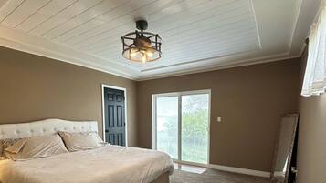 2 bedrooms, desk, iron/ironing board, free WiFi