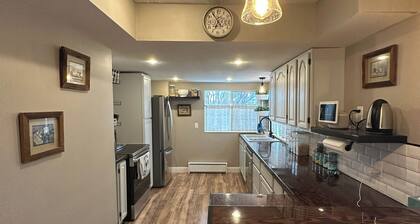 Pendroy Cottage: 1+ hour to Glacier National Park