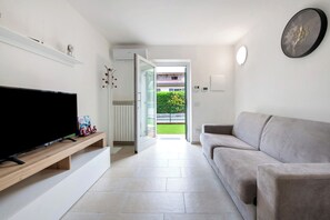 Televisie, videospelletjes, een dvd-speler en een stereo