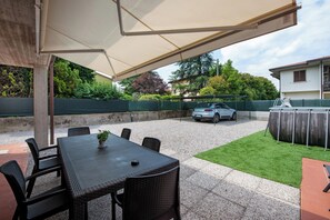 تناول الطعام بالخارج