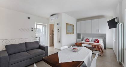 Studio 'La Villa Del Caribe Mono Catalina' with Lake View, Wi-Fi and Air Conditioning