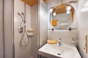 Bruser, hårtørrer, håndklæder