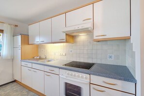 Frigorifero, forno, piano cottura, macchina per tè/caffè