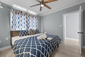 3 bedrooms, bed sheets - Quirky & Stylish 3BR with Pool & Free Parking (Houston)