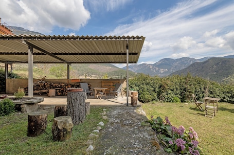 Terrace/patio. Apartment 'El Portal' with Mountain View, Shared Garden and Wi-Fi
