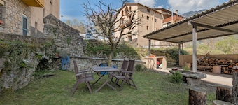 Apartment 'El Portal' with Mountain View, Shared Garden and Wi-Fi