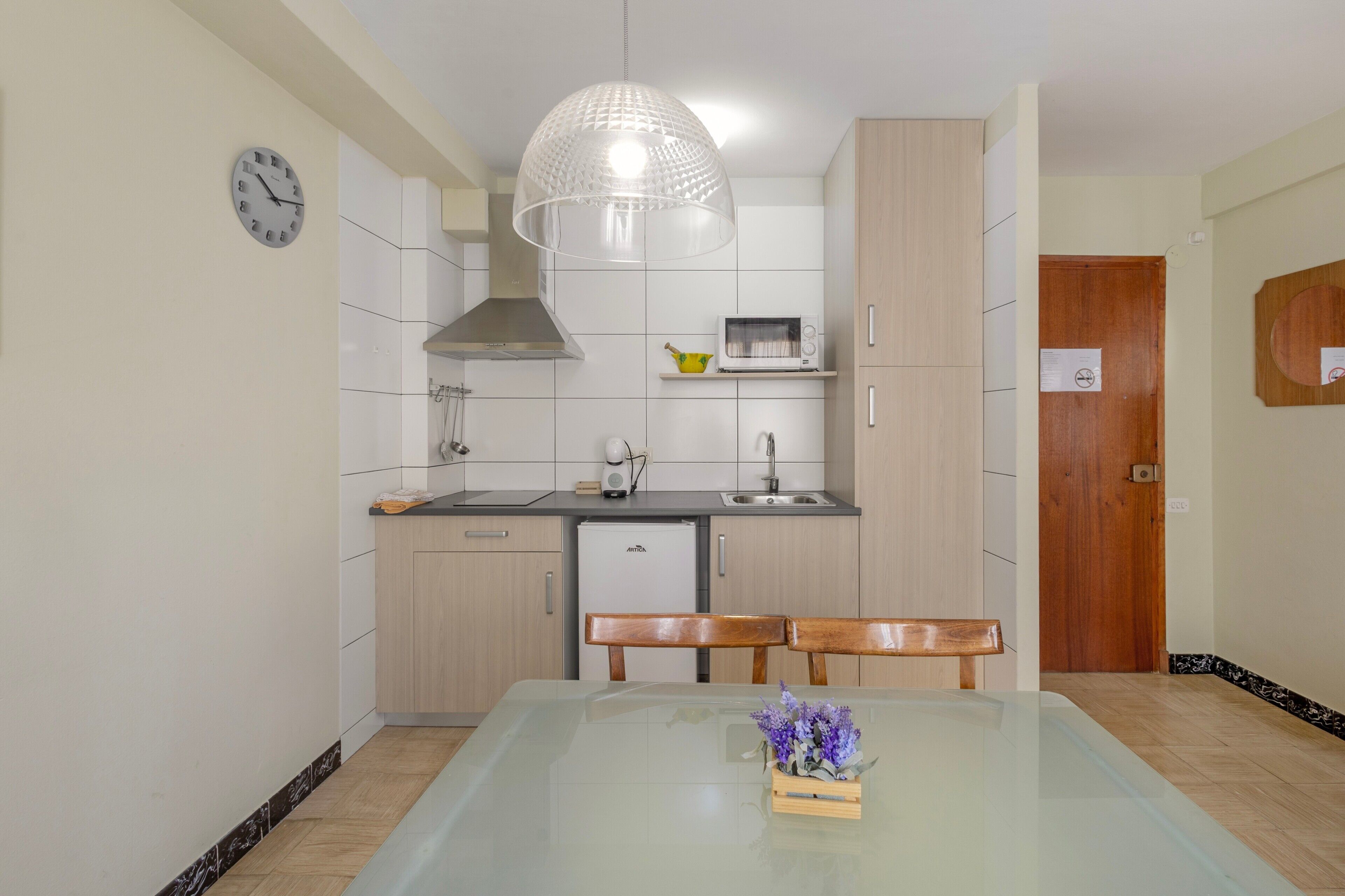 冰箱、微波炉、烤箱、炉灶