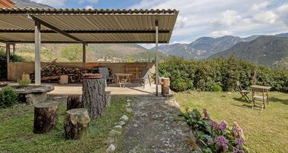 Apartment 'El Campanar' with Shared Garden and Wi-Fi
