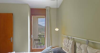 Apartment 'El Campanar' with Shared Garden and Wi-Fi