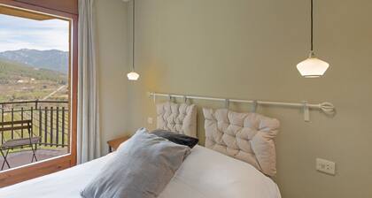 Apartment 'El Campanar' with Mountain View, Shared Garden and Wi-Fi