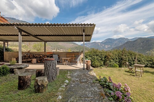 Apartment 'El Campanar' with Shared Garden and Wi-Fi