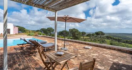 Villa 'Alto Da Lua' avec vue sur la mer, piscine partagée et accÚs Wi-Fi