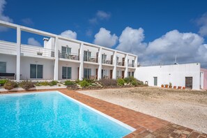 Pool - Villa 'Alto Da Lua' with sea view, shared pool and Wi-Fi access (Bordeira)