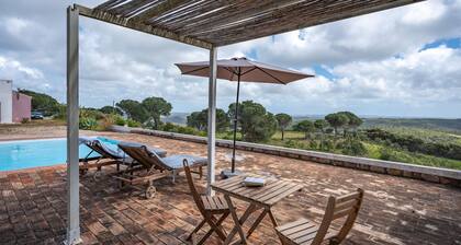 Villa 'Alto Da Lua' avec vue sur la mer, piscine partagée et accÚs Wi-Fi