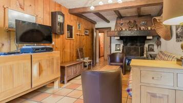 Télévision, cheminée