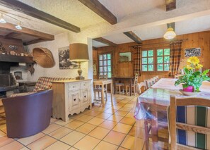 Dining - Chalet 'Le Planay' with Mountain View, Private Terrace and Wi-Fi (Notre-Dame-de-Bellecombe)