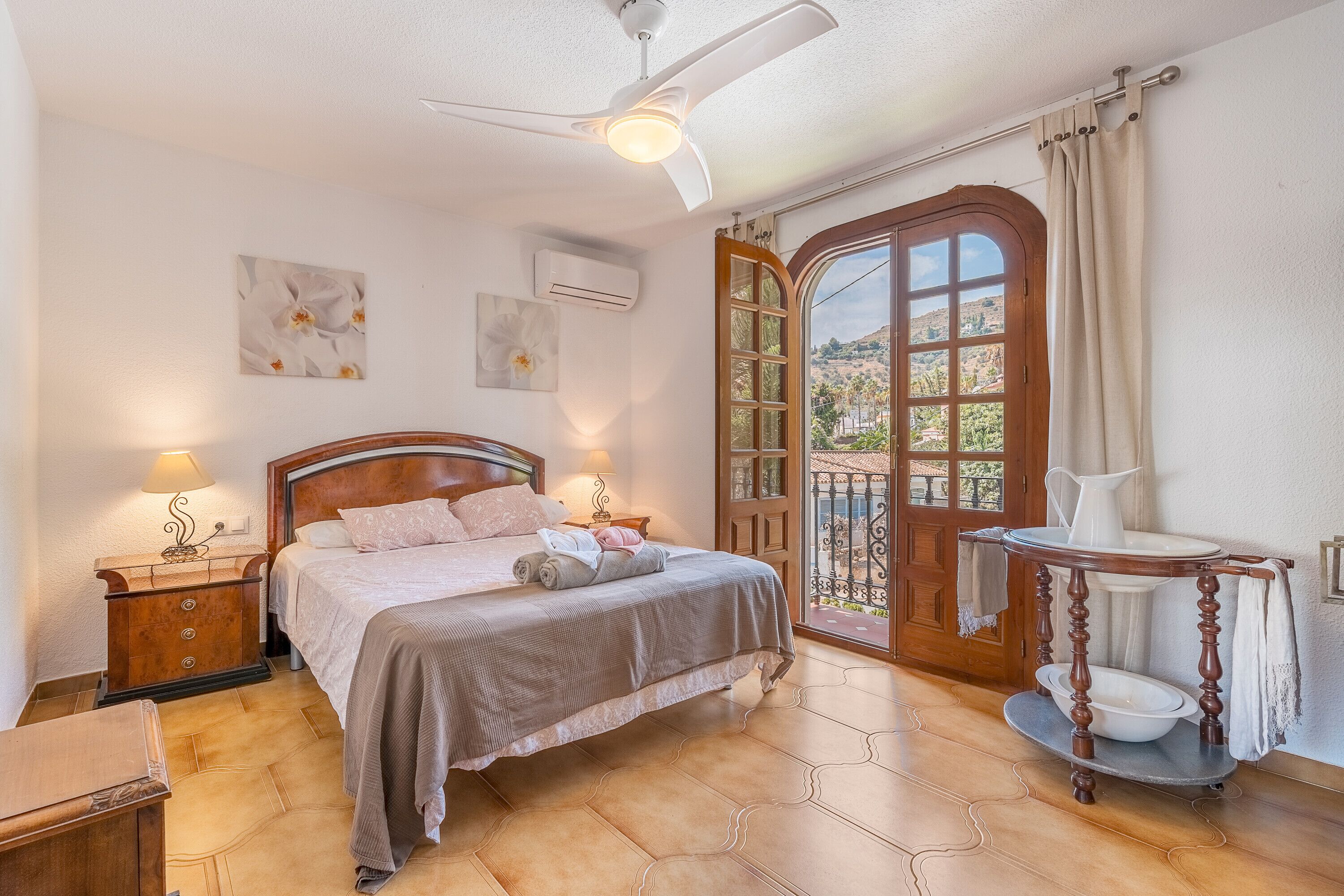 4 dormitorios, tabla de planchar con plancha, wifi gratis y ropa de cama