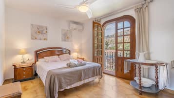 4 bedrooms, iron/ironing board, free WiFi, bed sheets