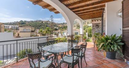 Villa 'Espectacular En La Costa' with Private Pool, Wi-Fi and Air Conditioning