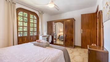 4 Schlafzimmer, Bügeleisen/Bügelbrett, kostenloses WLAN, Bettwäsche