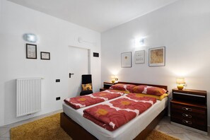 Ferros/tábuas de passar roupa, Wi-Fi de cortesia, roupa de cama