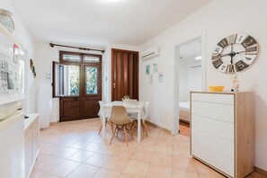 Dining - Holiday Home 'Dino' with Sea View, Private Terrace and Air Conditioning (Alcamo Marina)