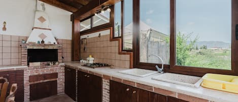 Fridge, stovetop, coffee/tea maker, toaster