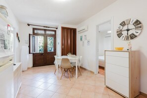 Dining - Holiday Home 'Dino' with Sea View, Private Terrace and Air Conditioning (Alcamo Marina)