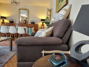 Interior - Villa 'La Maison Du Soleil' with Private Pool, Wi-Fi and Air Conditioning (Draguignan)