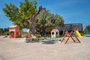 Children’s area - Apartment 'Gaia' with Shared Pool, Wi-Fi and Air Conditioning (Scicli)