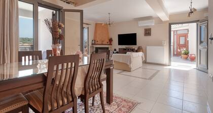 Apartment 'Lakis 1' with Sea View, Wi-Fi and Air Conditioning