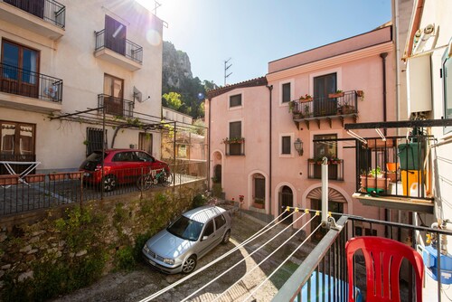 Appartement 'La Casetta Della Rocca' avec vue sur les montagnes, Wi-Fi et climatisation
