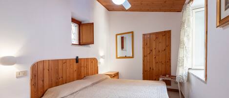 2 chambres, fer et planche Ă repasser, Wi-Fi gratuit, draps fournis