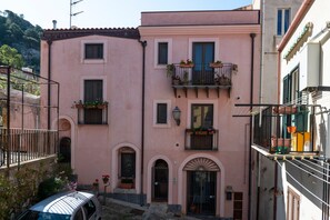 Exterior - Apartment 'La Casetta Della Rocca' with Mountain View, Wi-Fi and Air Conditioning (Cefalù)