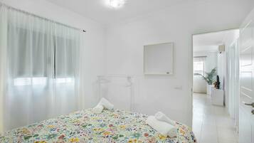 2 bedrooms, iron/ironing board, free WiFi, bed sheets
