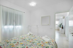 2 bedrooms, iron/ironing board, free WiFi, bed sheets - Holidays 'Brisamar' with Balcony, Wi-Fi and Air Conditioning (Telde)