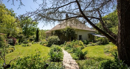 Guesthouse 'Ocean' with Shared Pool, Wi-Fi, and Air Conditioning