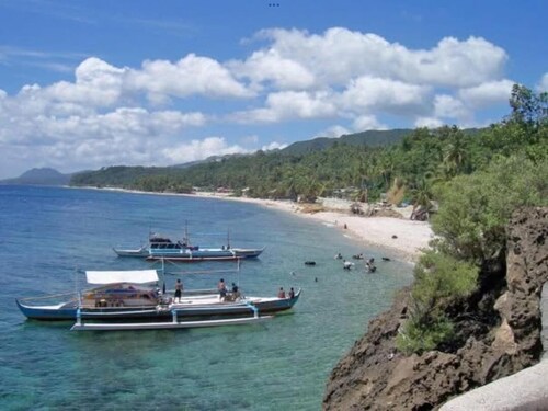 Ocean Front 3-Bedroom House with Kitchen and Living Room, Jagna, Bohol