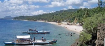 Ocean Front 3-Bedroom House with Kitchen and Living Room, Jagna, Bohol