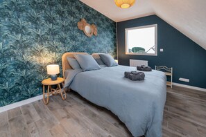 4 bedrooms, iron/ironing board, free WiFi, bed sheets - Ty Laouen Gite Quiberon with Private Terrace, Garden, Bikes, and Wi-Fi (Quiberon)