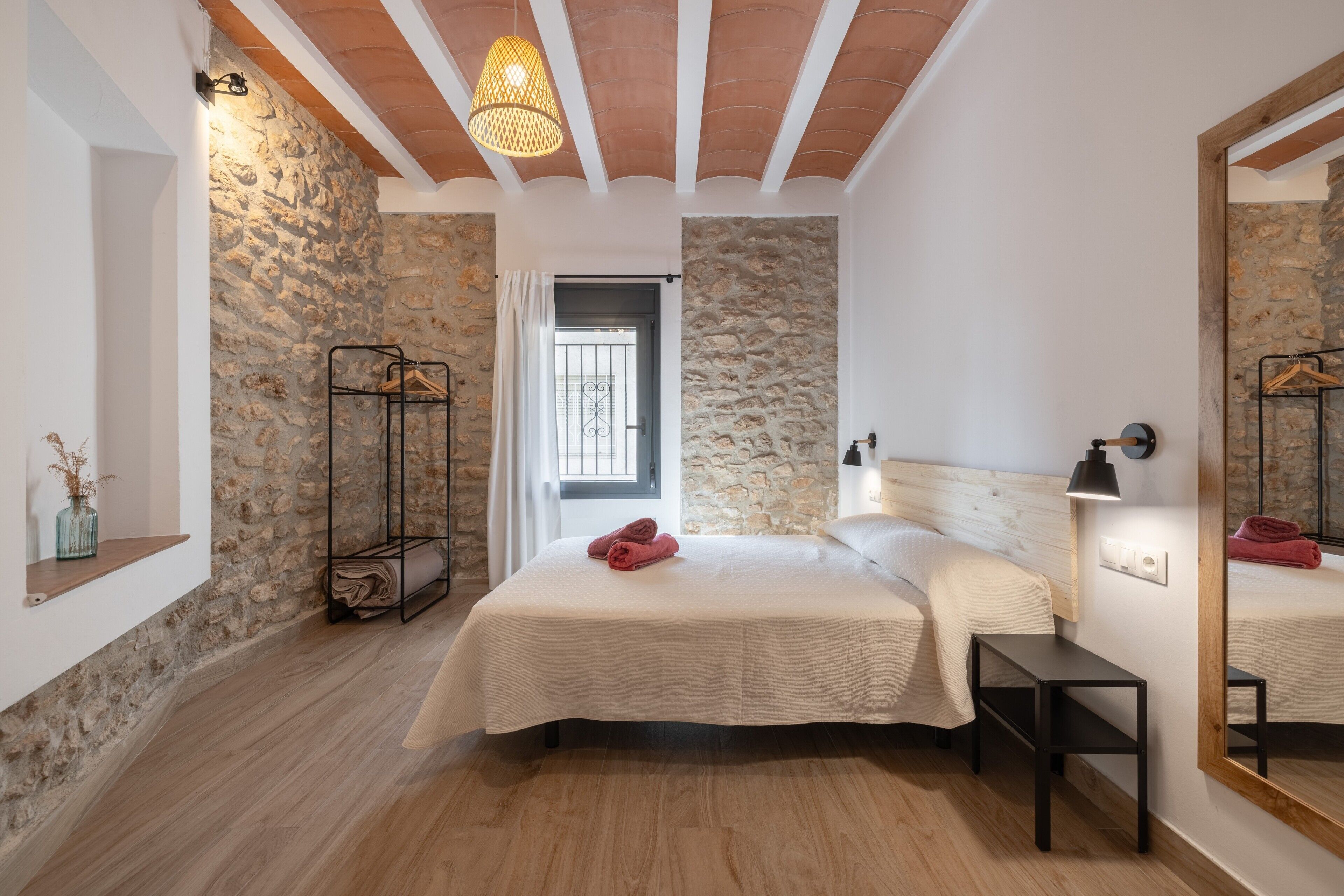 6 soverom, strykejern/-brett, wi-fi (inkludert) og sengetøy