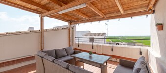 Apartment 'Les Carolines' with Private Terrace, Wi-Fi and Air Conditioning