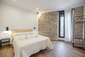 6 bedrooms, iron/ironing board, free WiFi, bed sheets