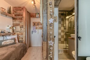 Free WiFi - Studio 'Exceptional View' with Mountain Views, Balcony, and Wi-Fi (Alpe d'Huez)