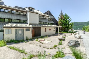 Exterior - Studio 'Exceptional View' with Mountain Views, Balcony, and Wi-Fi (Alpe d'Huez)