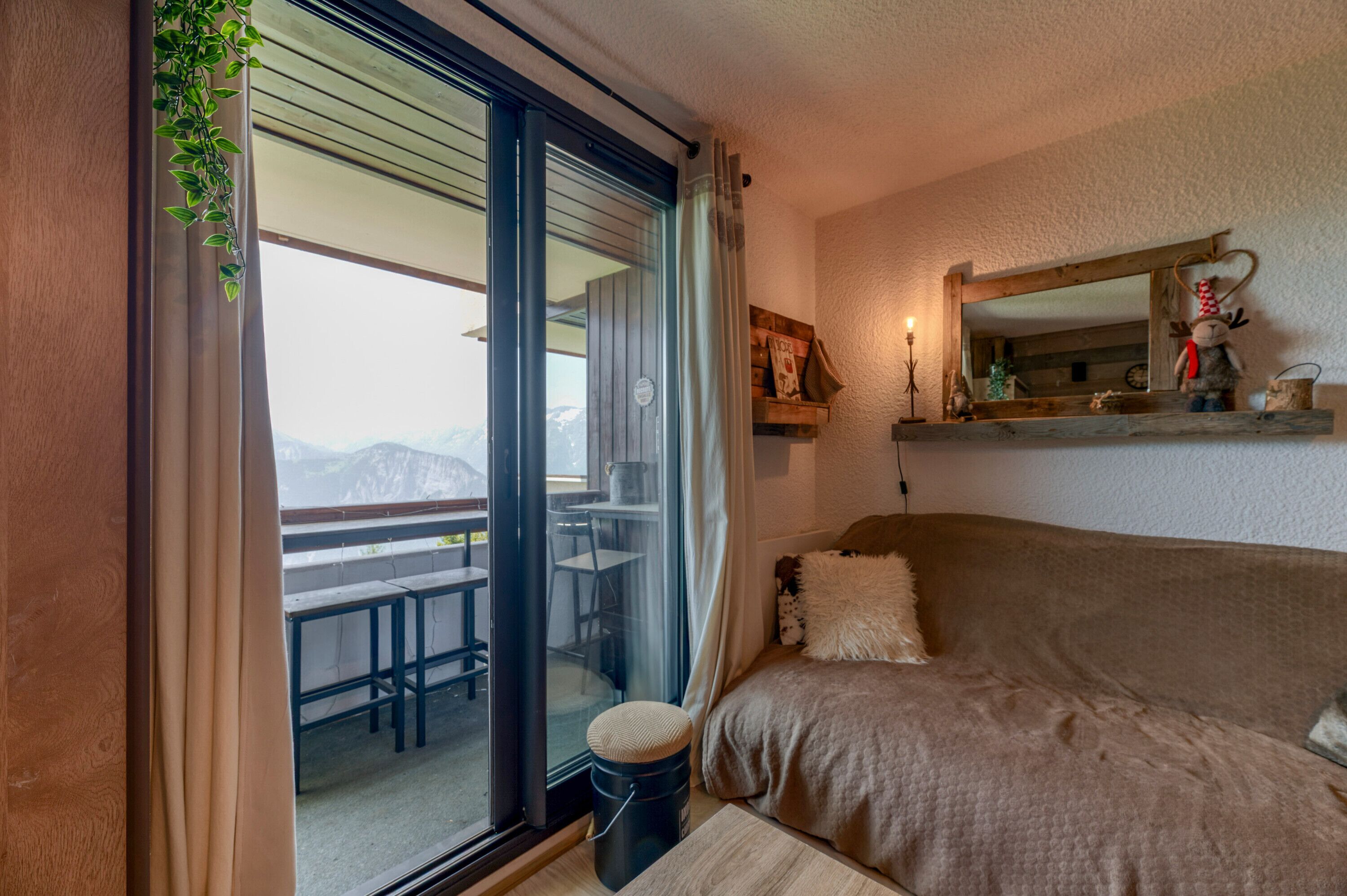 Televisie en een open haard