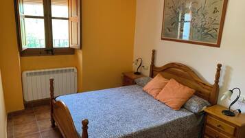 2 slaapkamers, een strijkplank/strijkijzer, gratis wifi, beddengoed