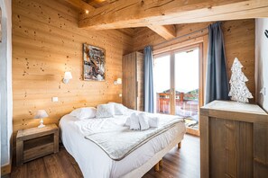 5 bedrooms, iron/ironing board, free WiFi, bed sheets